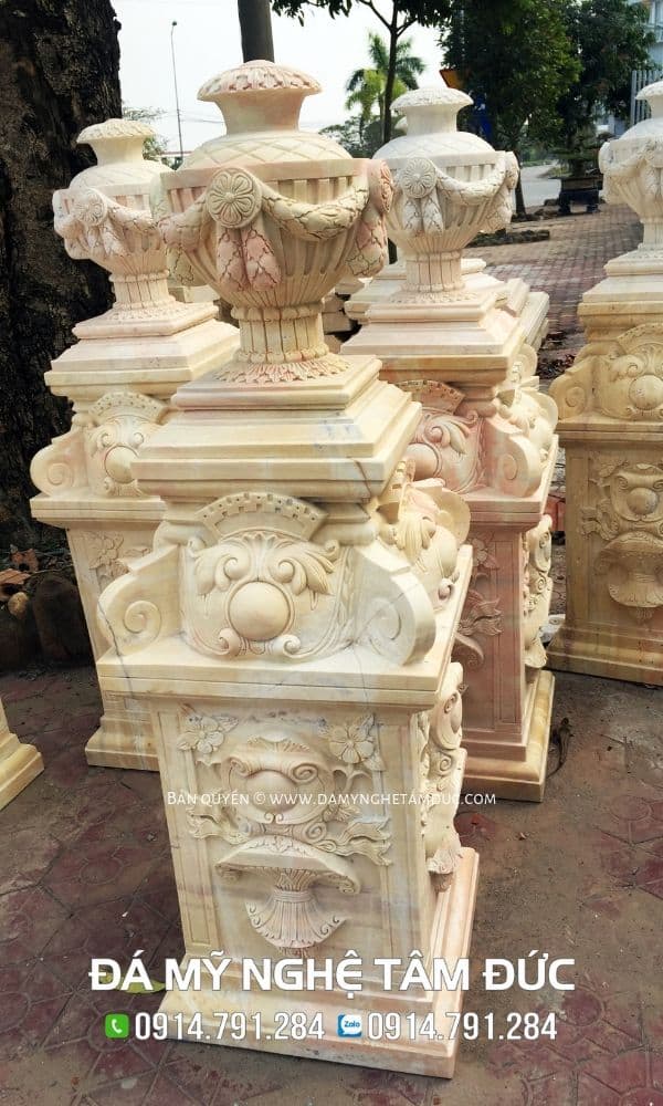Cột trụ đá vàng