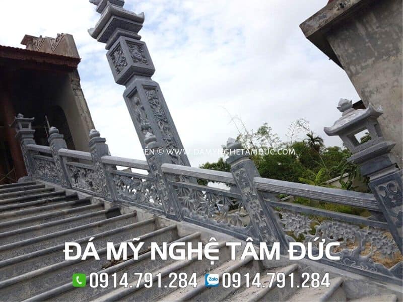 Lan can tứ quý thông phong tại nhà thờ họ